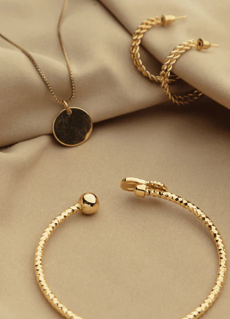 Sisterhoods | Fashion Essentials