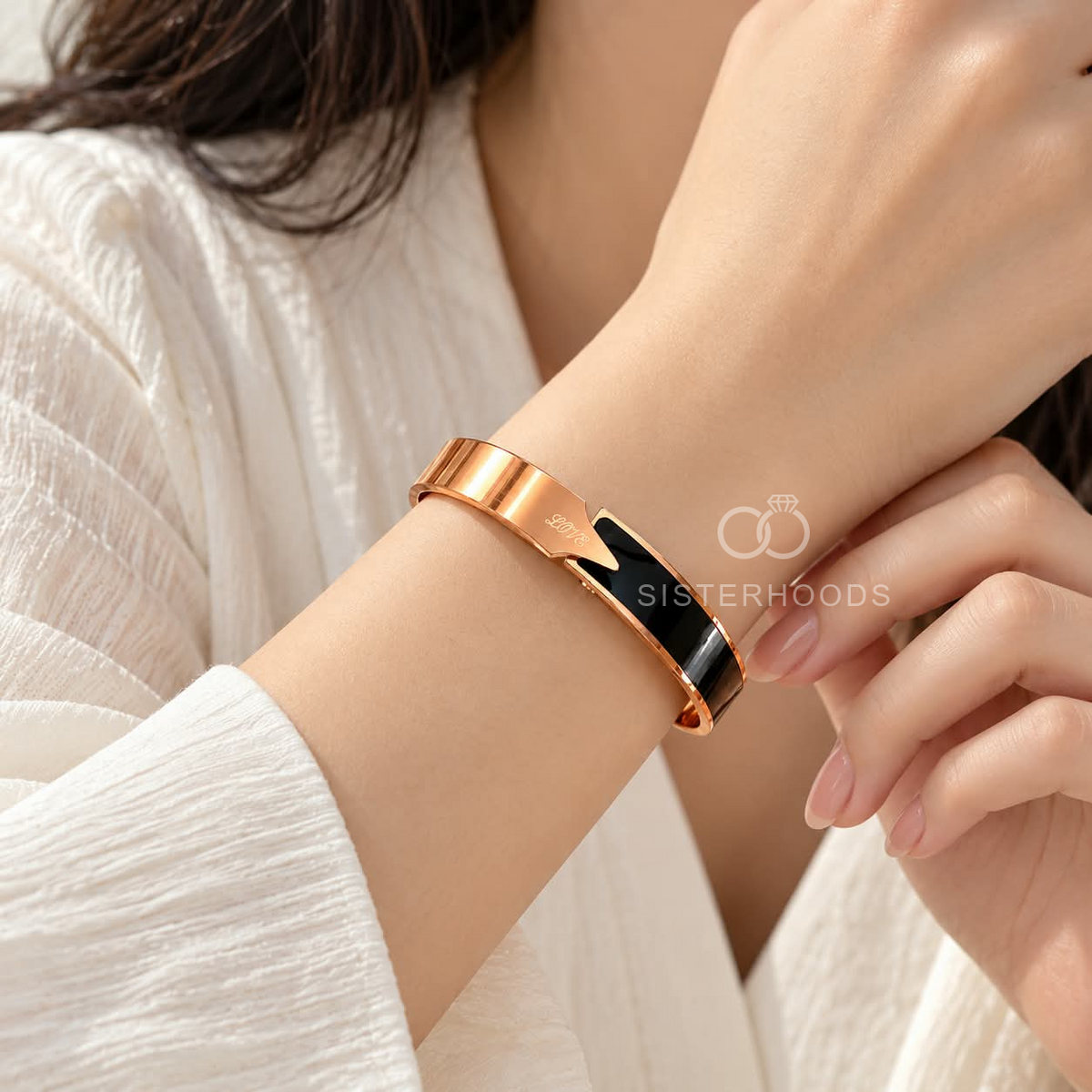 Gold-tone cuff bracelet with glossy black accent and Love detail | SISTERHOODS-SHA256:34153a33a3106756e636288d8034333289bc173991cb5957120c525d0883bf86