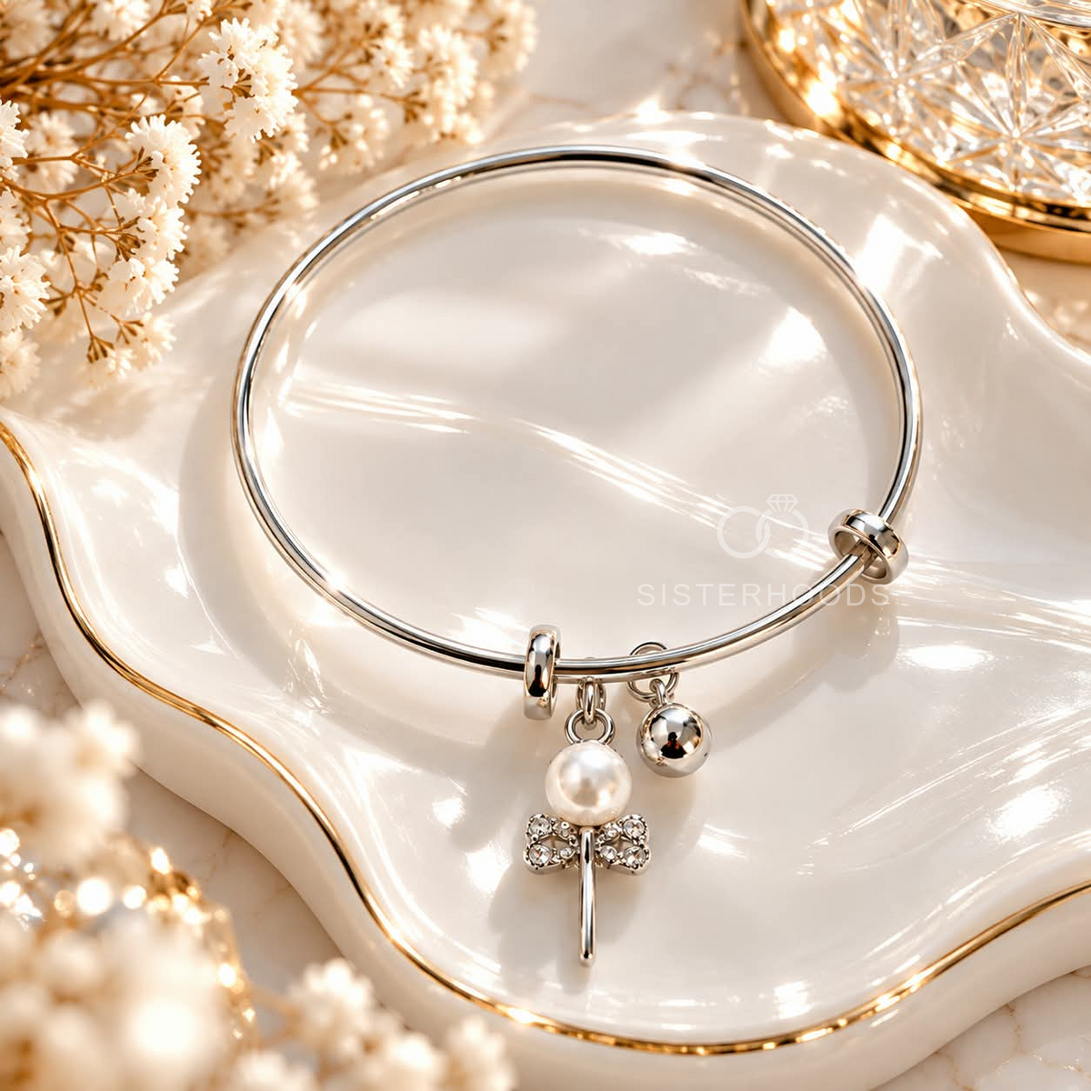 Silver-tone adjustable bracelet with pearl and floral-inspired dangling charms | SISTERHOODS-SHA256:d656befa3150faf14222b8f03bfb4f372a628af1b2c9dc4a638a6e5496acac89