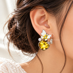 Yellow faceted dangle earrings with white flowers, pearl accents and butterfly details | SISTERHOODS-SHA256:67a9b9e6762479659063f0f6bc6ece1b1144bc839ea077220b310e13dd6cdf2f
