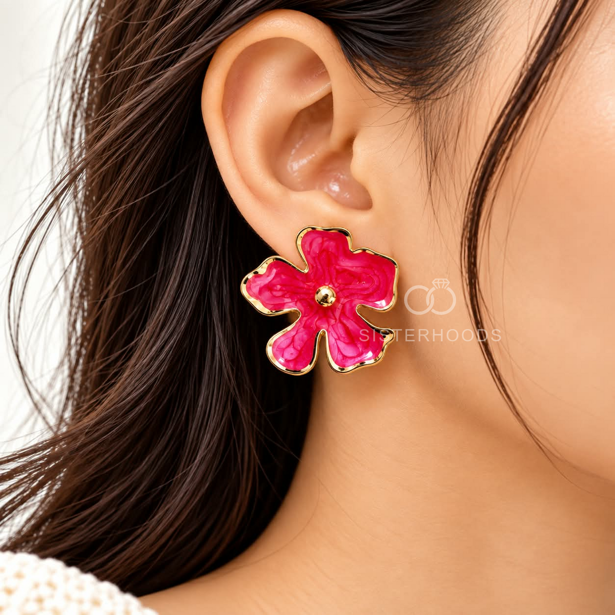 Pink floral stud earrings with gold-tone borders and round centre accents | SISTERHOODS-SHA256:002599059855beeb9fbaeebdbcf2d9f100ea0a7708d1753a684a797f3b77581f