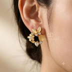 Gold-tone floral stud earring with petal details, sparkling accents and a round disc charm | SISTERHOODS-SHA256:9ce5f7fc29c127ef29dfa6e8ca2ef0b99c1121e820fb78fda8d13bb7b46b3e42