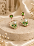 Green botanical drop earrings with white round accents and rose gold-coloured outlines | SISTERHOODS-SHA256:509080ec5bf646309cba067b2861351d4efd26b082ad61dcf4ccfacd684fbf18