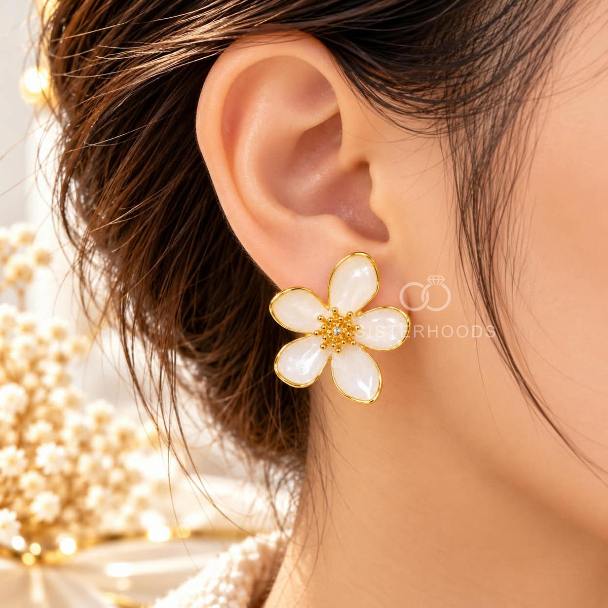 White five-petal floral stud earrings with golden outlines and textured centres | SISTERHOODS-SHA256:4ec1a5e222b65270a8aaa3390a9f44bb526411c3151810429fc712901cdd28cd