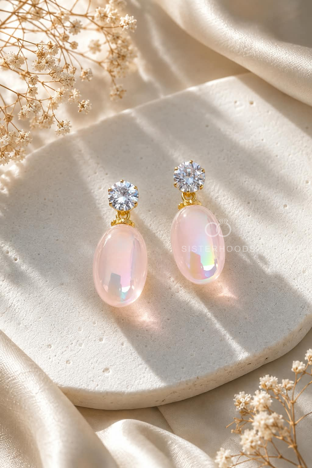 Pink oval dangle earrings with clear faceted tops and golden details | SISTERHOODS-SHA256:b30e30dbe0f9a4a95f7ee2b40770536493630852642b61917f15ef8ce1da3ff4