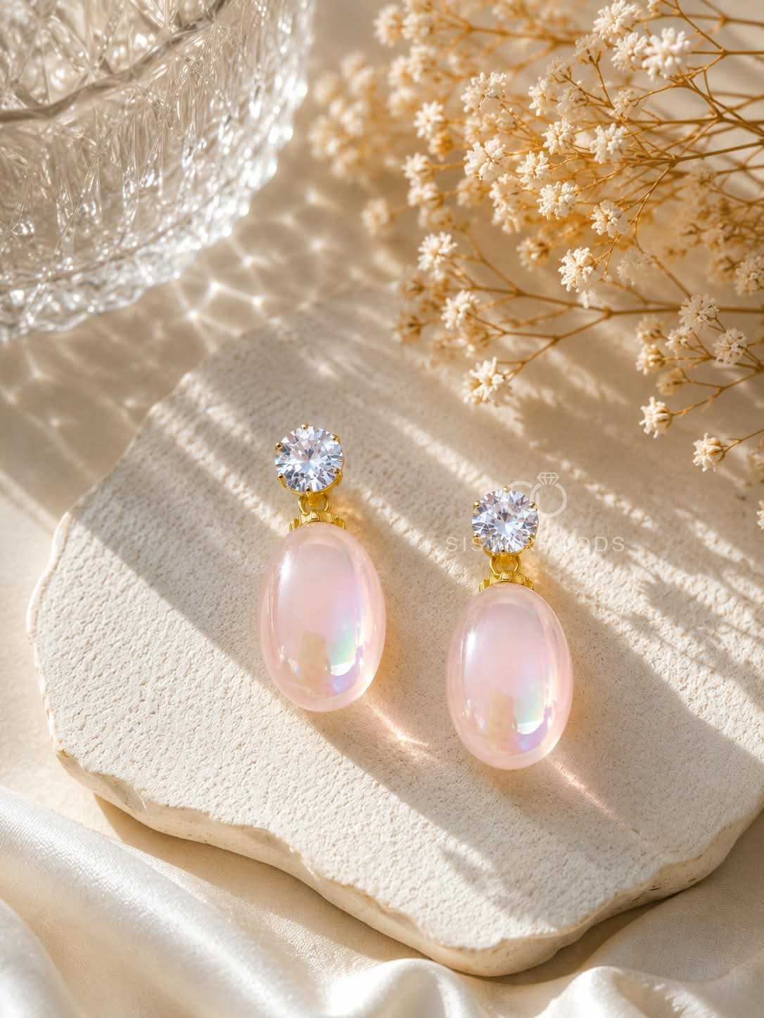 Pink oval dangle earrings with clear faceted tops and golden details | SISTERHOODS-SHA256:1d1c2fe7a6f35d98a31e72c6971ecff7322bd9a29d9ff5eab5983d24614139ef
