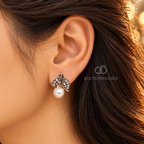 Leaf-shaped crystal stud earrings with white pearl drops | SISTERHOODS-SHA256:2c27cab77139fe784dbb73602d6afa3abce5eb8e2ce1779827f14f7ae594d8fb