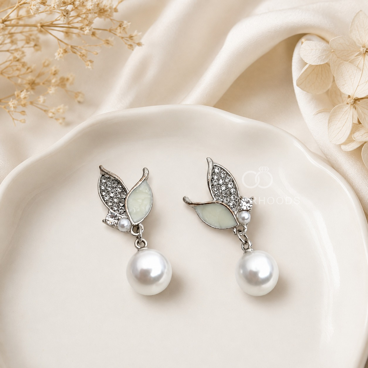 Silver leaf drop earrings with white round bead accents and sparkling details | SISTERHOODS-SHA256:30f700557cccc07a267f0930256eacac7a9062742e8283ab31fd7b8fcfe34f2c