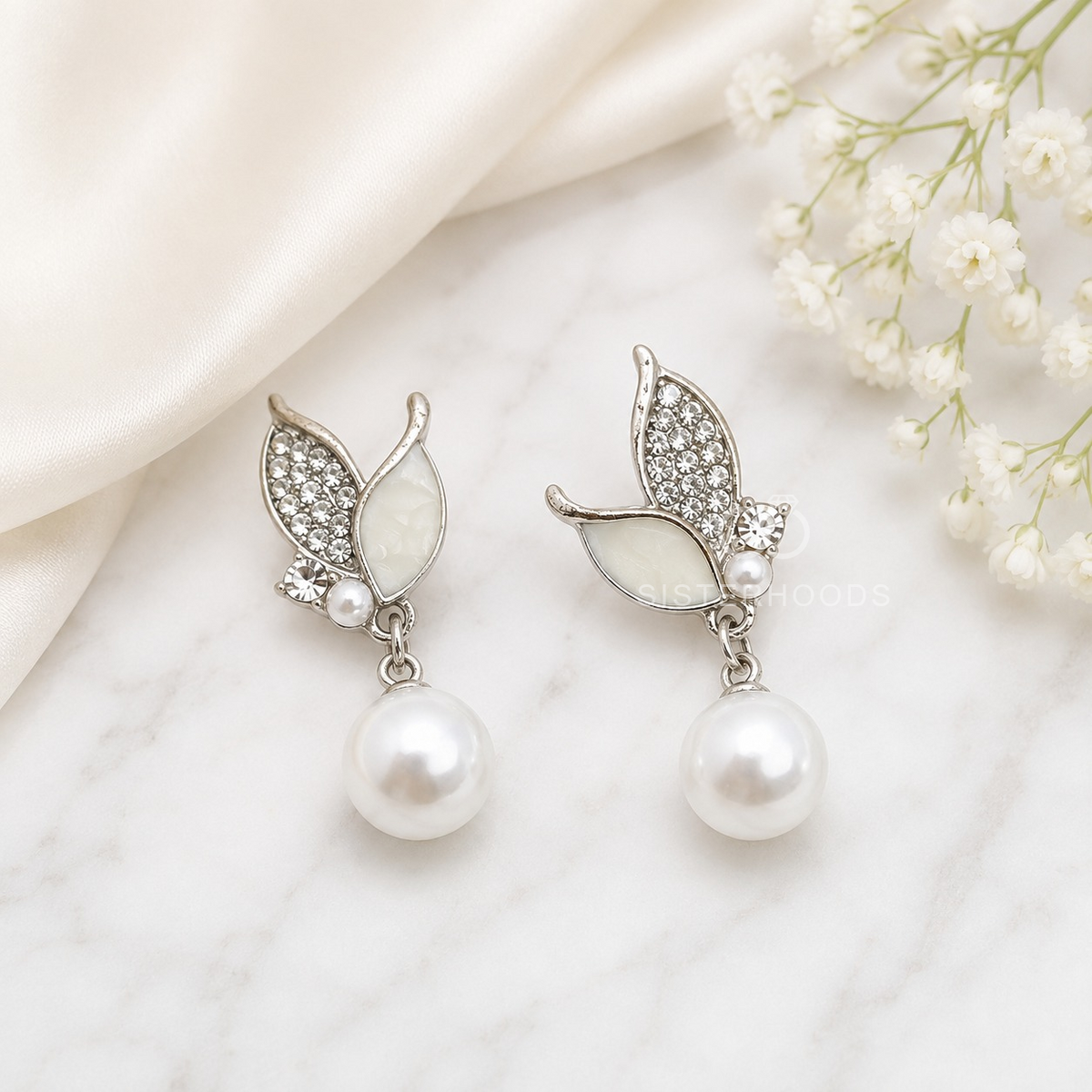 Silver leaf drop earrings with white round bead accents and sparkling details | SISTERHOODS-SHA256:5a93876c0299fd1185106f62c7a382917cca55106ac2b21200a88e41424b735b