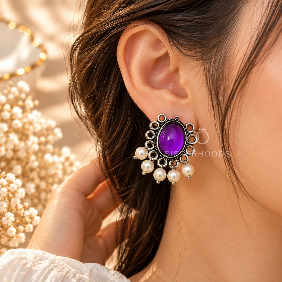 Oxidized silver-tone dangle earring with a violet centre and pearl drops | SISTERHOODS-SHA256:56c3c463cdf27908b13dfa85b18b860de2c5260bba21c270e3c7fcb33dccbb1a