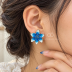 Blue and white floral stud earrings with gradient petals | SISTERHOODS-SHA256:1af234dc9bc4d1bc26de9f4841889e70cd05ed02481d5b03c779eb6a8f0f4e13