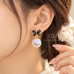 Black butterfly earrings with iridescent round pearl drops | SISTERHOODS-SHA256:e6edb556be342c9fe745cd54943a0de385c2dc72225072f061eccc6fb7ec72b7