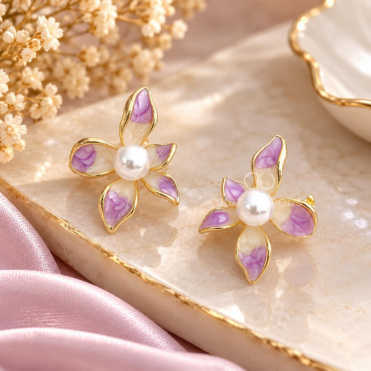 Lavender and cream floral stud earrings with pearl-style centres and gold-tone outlines | SISTERHOODS-SHA256:1649461d19a3162619baeb2236390d808da5eb72b0bf03219be12530dfe97035