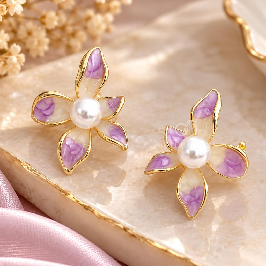Lavender and cream floral stud earrings with pearl-style centres and gold-tone outlines | SISTERHOODS-SHA256:c68ccabdc53641bc1c84750482a9ccf9bdf73bde9210c81e072fd9bd748d6201