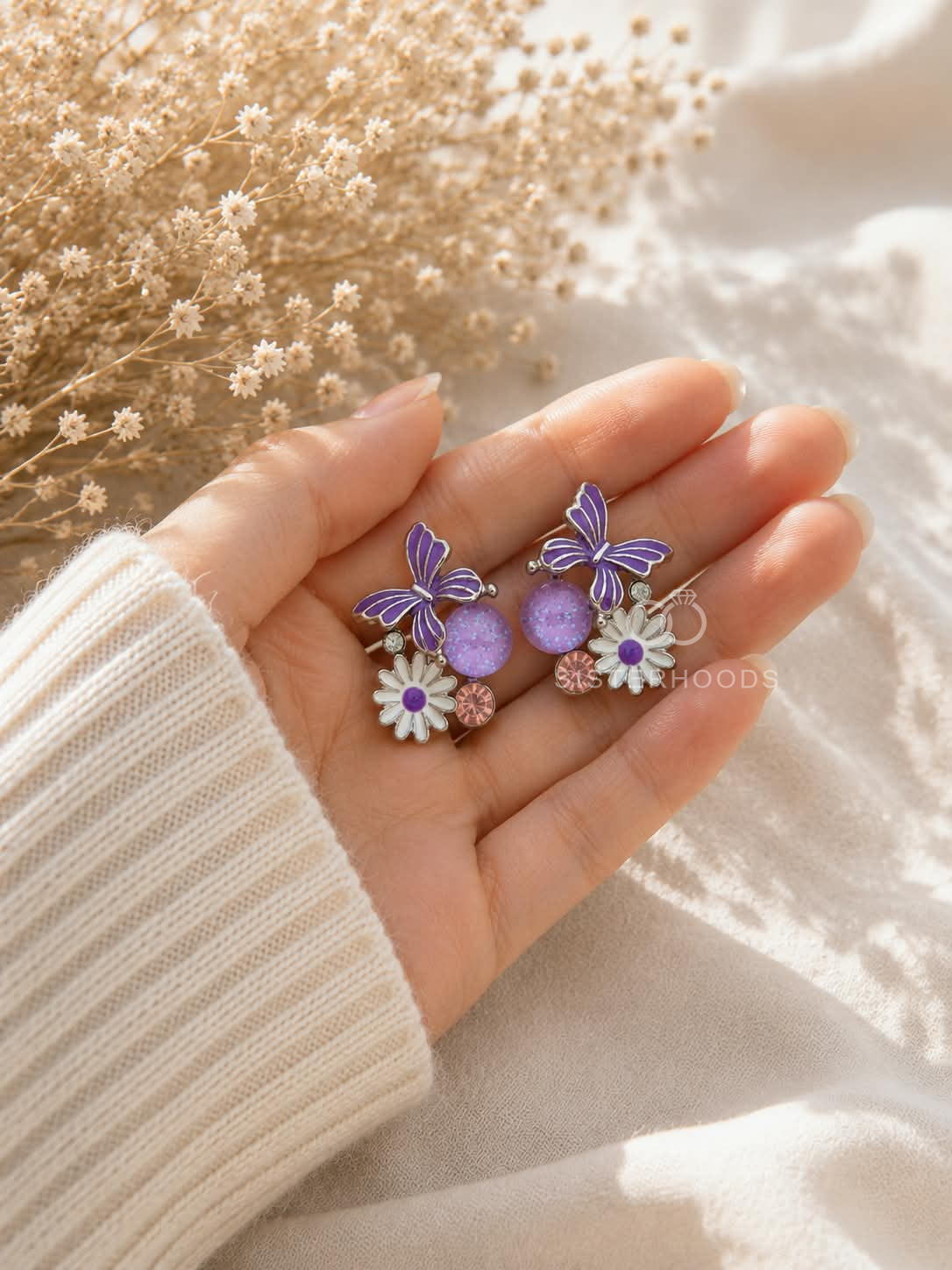 Multicolour butterfly and daisy drop earrings with purple, white and pink details | SISTERHOODS-SHA256:d9858ff29ac6571ad4172d7b9c936c34b5c13ff6061edd7404c39284ee9b6d33