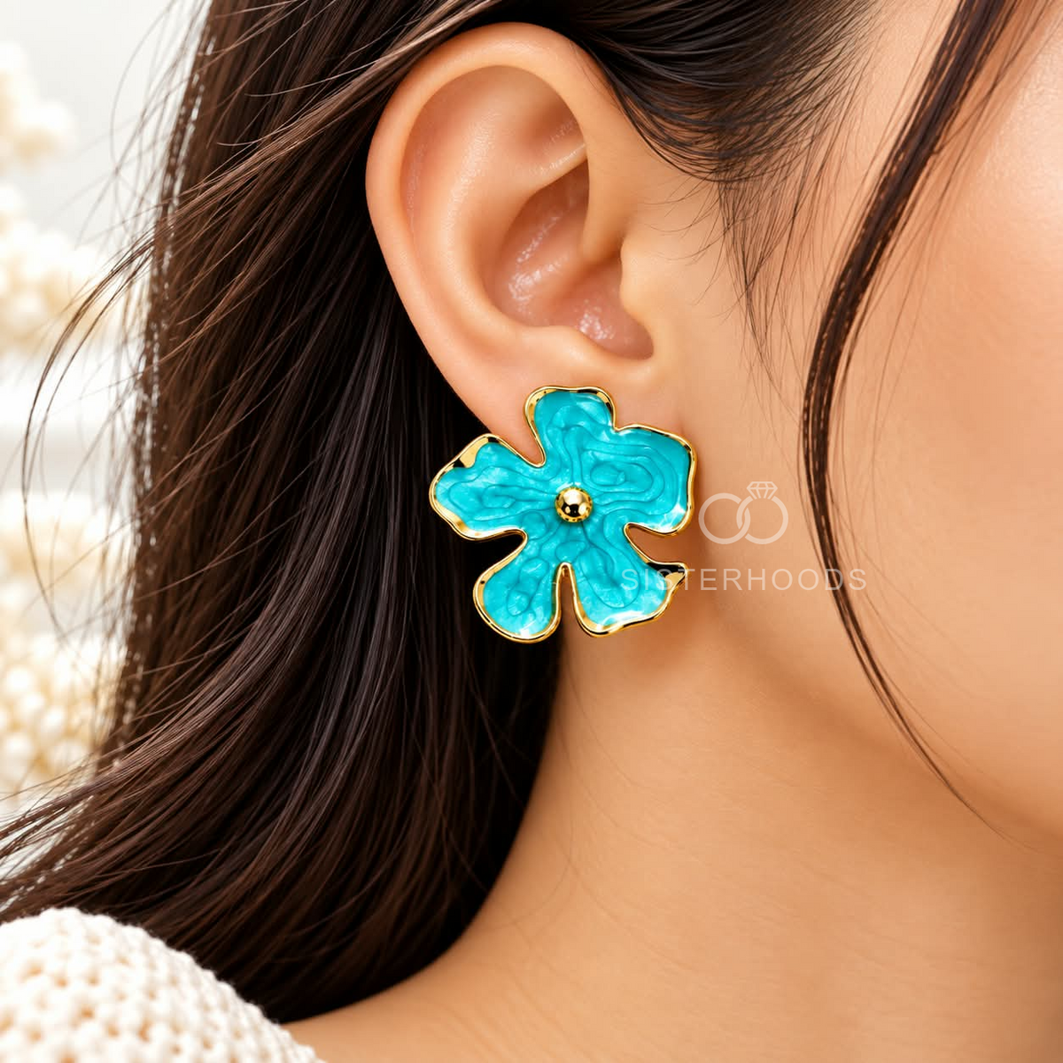 Turquoise floral stud earring with textured detailing and gold-tone border | SISTERHOODS-SHA256:38127e515c881f5e343f4f75d1a6480db41ff86bf2ee9efa4b663d893e599f58