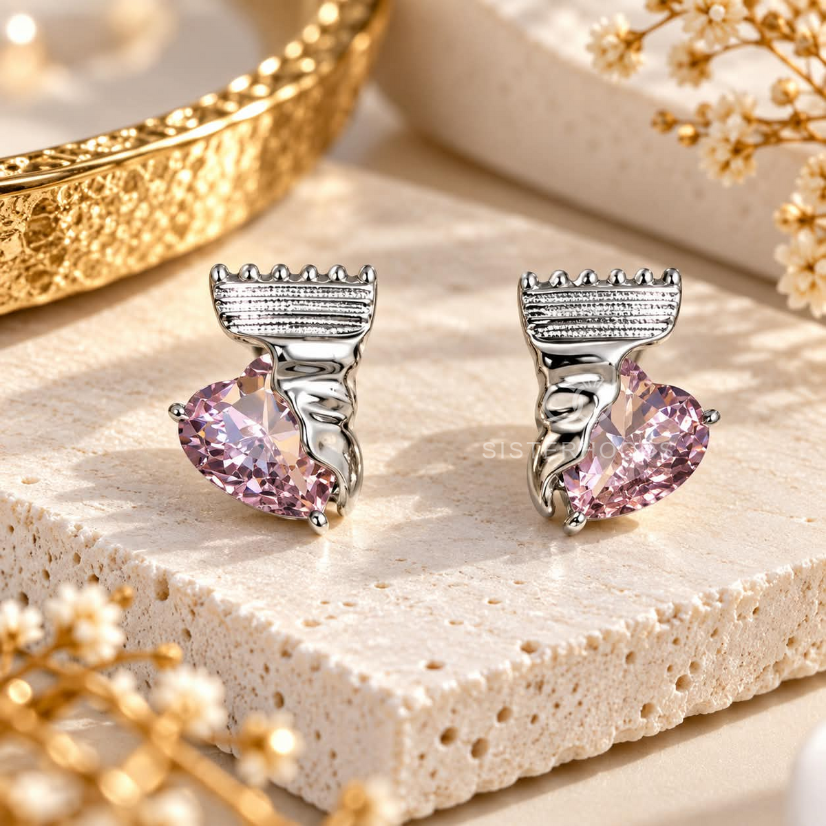 Pink faceted heart stud earrings with textured silver-tone detailing | SISTERHOODS-SHA256:ed3e24494c30c3ad63bb51ce3a5ff4590e761154b4e2617b75736ab8d56ce36e