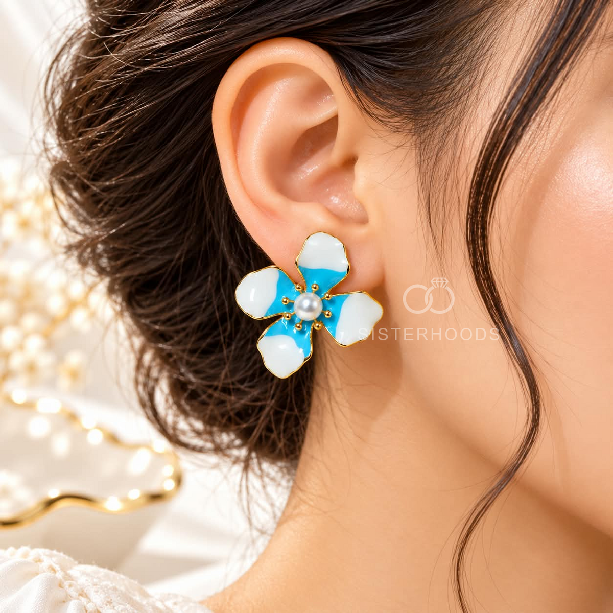 Blue and white floral stud earrings with round white centres and gold-tone outlines | SISTERHOODS-SHA256:d98917b8a35d831bc55f3c450c0bb63a5adca80130b418b5927f1aba456abe55