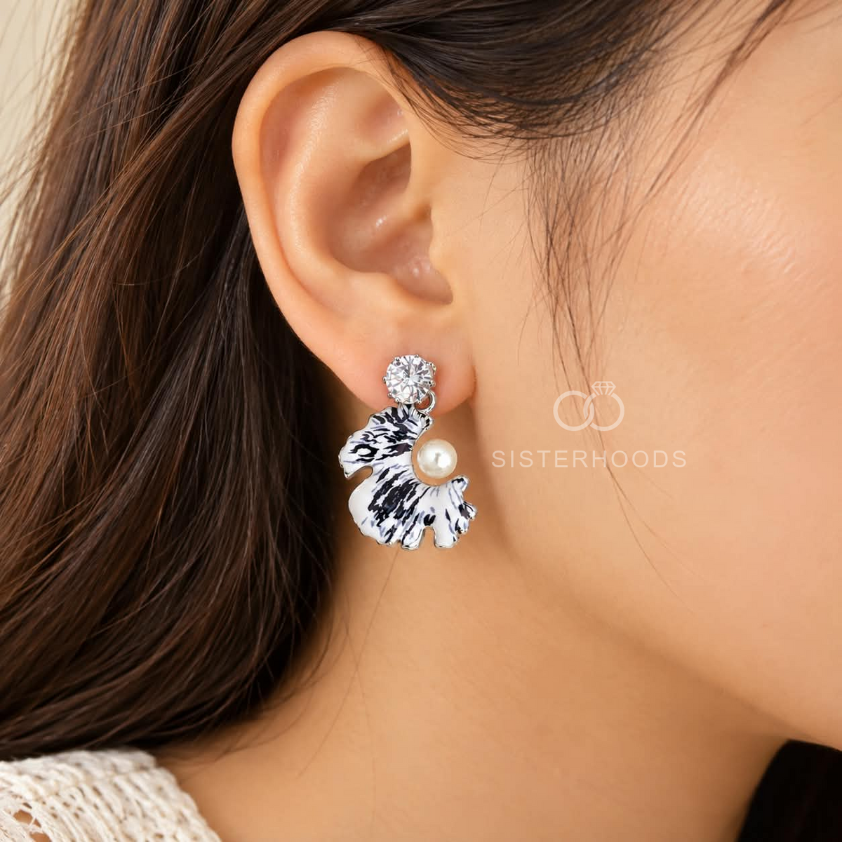Black and white shell-inspired dangle earring with pearl accent and sparkling stud | SISTERHOODS-SHA256:0bcc957c2686c76582c3e4412ce231fafb4a0878deb7ddedc41f24ba8bfcb661